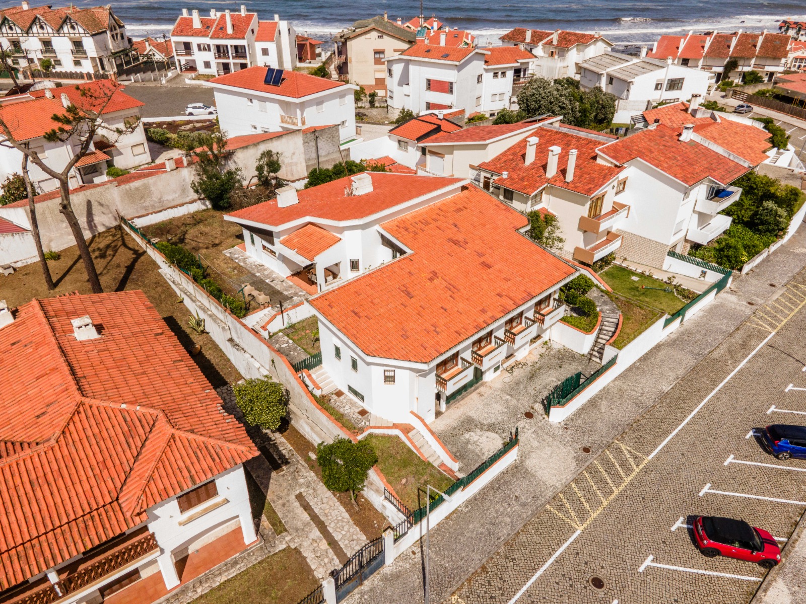 Moradia individual em São Pedro de Moel | Lote de 900 m² | Vista parcial de mar | Garagem para 3 viaturas